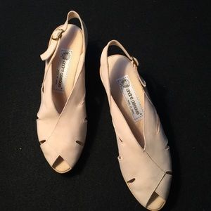 Andre Assous beige suede wedge sandals 7 1/2 N